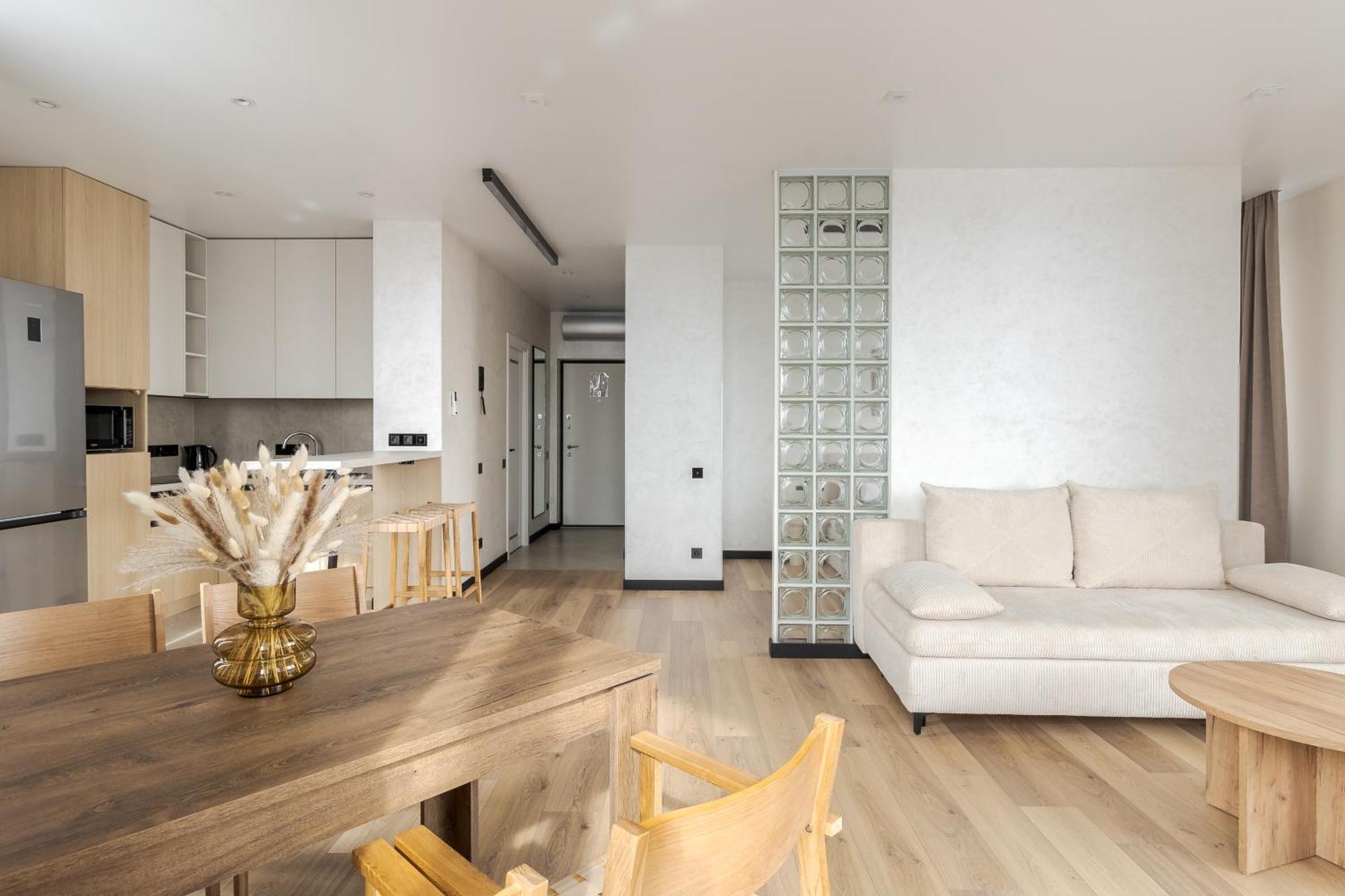 Apartment 77 Views By Inshi Lemberg