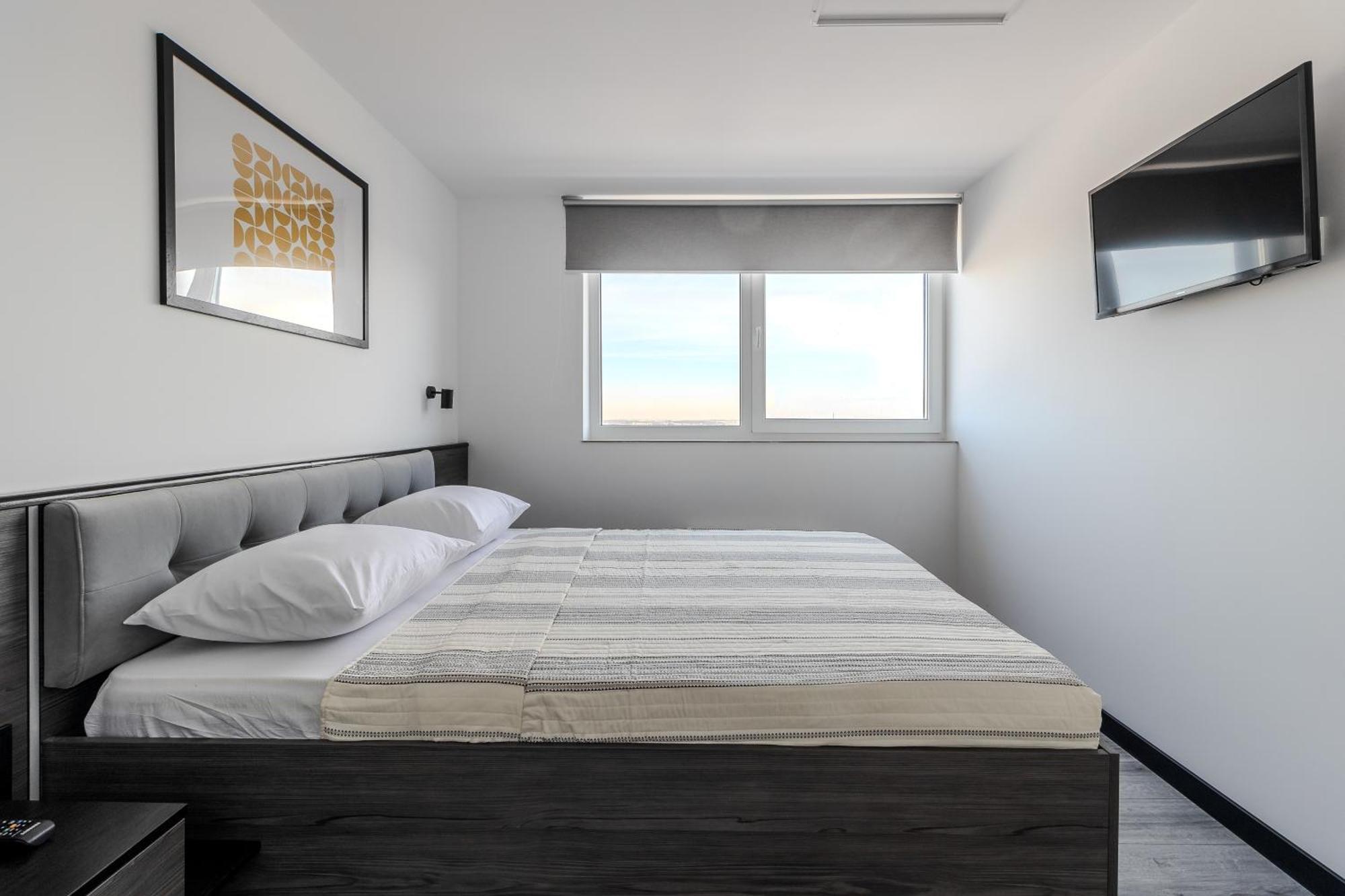 Apartment 77 Views By Inshi Lemberg
